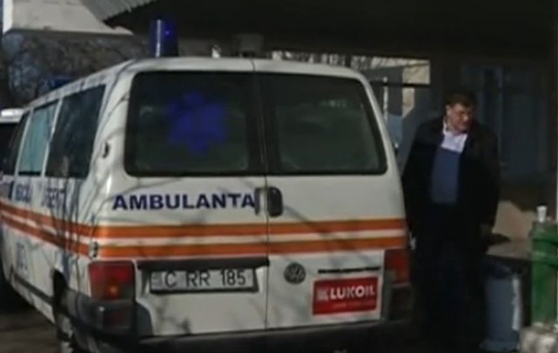 Situaţie absurdă în Chişinău. Soţia unui deputat a murit, după ce ambulanţa chemată la locuinţa ei a făcut cale întoarsă. Ce mesaj au lăsat medicii în uşă