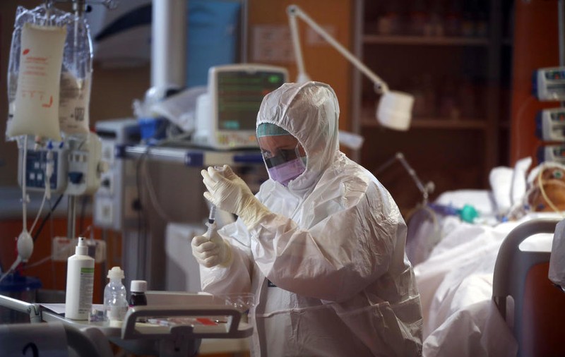 Parlamentul a votat majorarea salariilor în sănătate, pentru mai multe categorii: biologi, chimiști, fizicienii, farmacişti şi psihologi