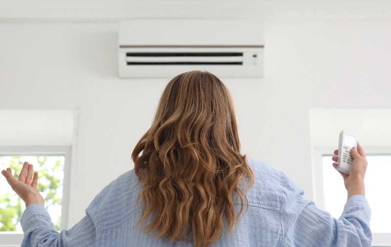 De ce îți poate face rău aerul condiționat când e cald afară: greșeala banală pe care o faci fără să știi