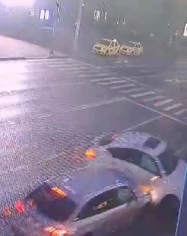 Un Audi a răsturant un Mercedes, în Iași. Sunt 6 victime, iar impactul a fost filmat