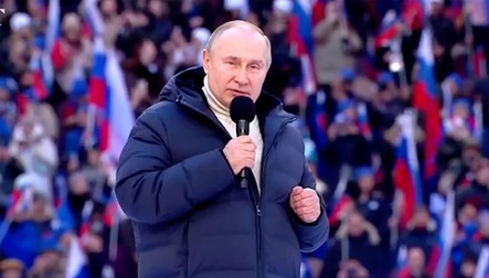 Pe 18 martie, Vladimir Putin a apărut în public, pe un stadion din Moscova, pentru a marca 8 ani de la anexarea ilegală a Crimeei. „De mult nu am mai fost așa uniți”, a spus președintele rus, în timp ce sancțiunile occidentale impuse Rusiei se făceau tot mai simțite în rândul populației Foto: Profimedia