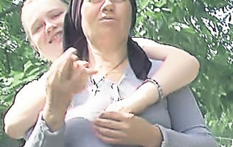 O fată de 15 ani din Iaşi susţine: «Diavolul mă posedă în fiecare noapte» 
