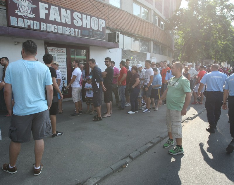 Meciul AFC Rapid - ASSC Rapid, din Liga V, întârziat cu un sfert de oră: s-a defectat imprimanta care tipărea biletele! Scor categoric: 5-0 | FOTO