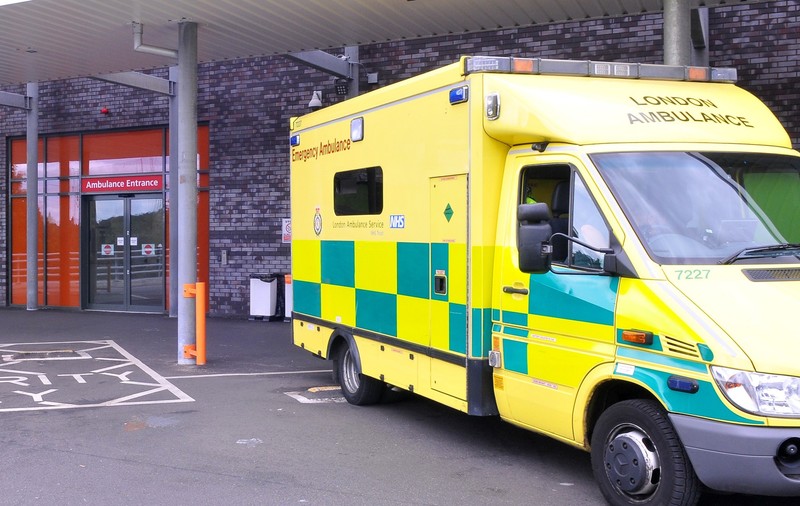 Atac cu cuțitul la un spital din Londra. Cel puțin doi oameni au fost răniți