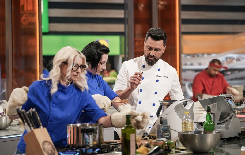„Chefi la cuțite”, 15 decembrie 2025. Lupta începe intens, cu o amuletă puternică, aruncată în joc de chef Sautner