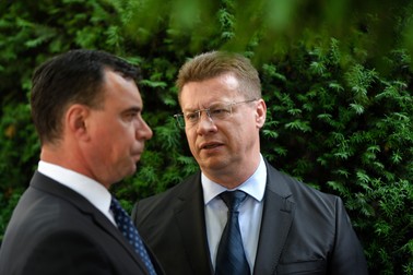 Secretarul de stat, chestorul-șef de poliție Bogdan Despescu (S) și șeful Poliției Române, chestorul Benone Marin Matei (D), 14 iulie 2021. | Foto: MEDIAFAX FOTO