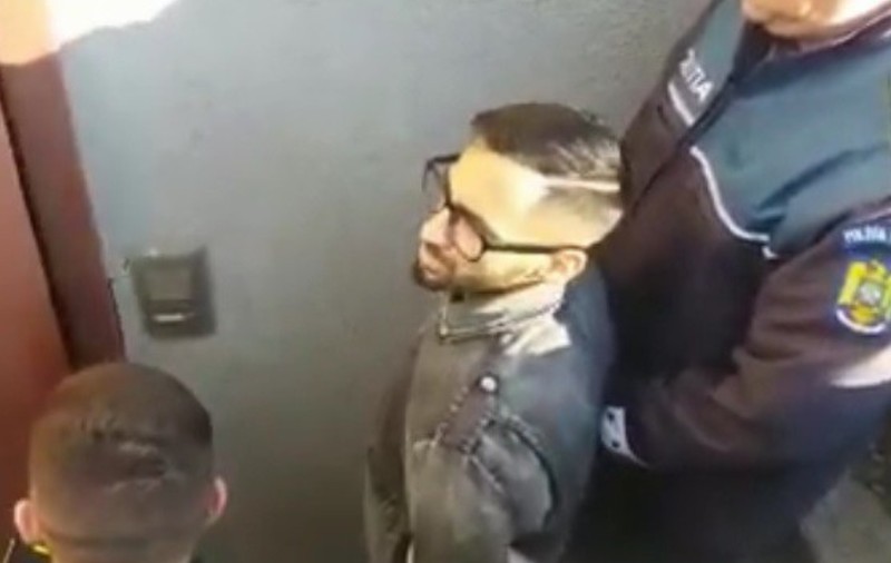 Un bărbat va fi judecat sub control judiciar fiindcă și-ar fi bătut soția. Acesta neagă: "S-a tras singură de păr!"
