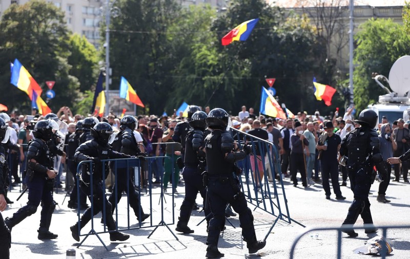 Violențele de la protestul fermierilor din Piața Victoriei au crescut în intensitate