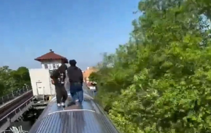 O fată de 12 ani și prietena ei de 13 au murit într-un „joc periculos” de pe TikTok. Ce e Subway Surfing