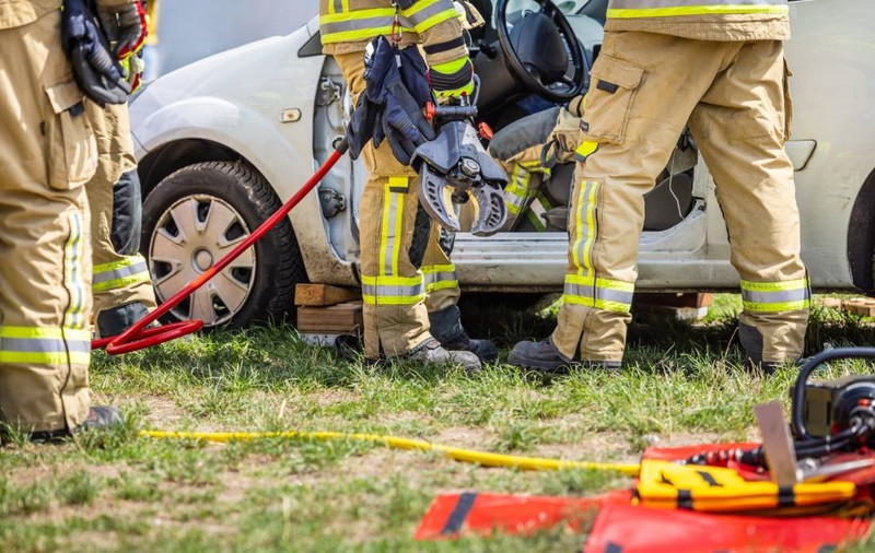 50 de pompieri chemați să salveze 8 români, victime într-un accident teribil pe o autostradă din Germania