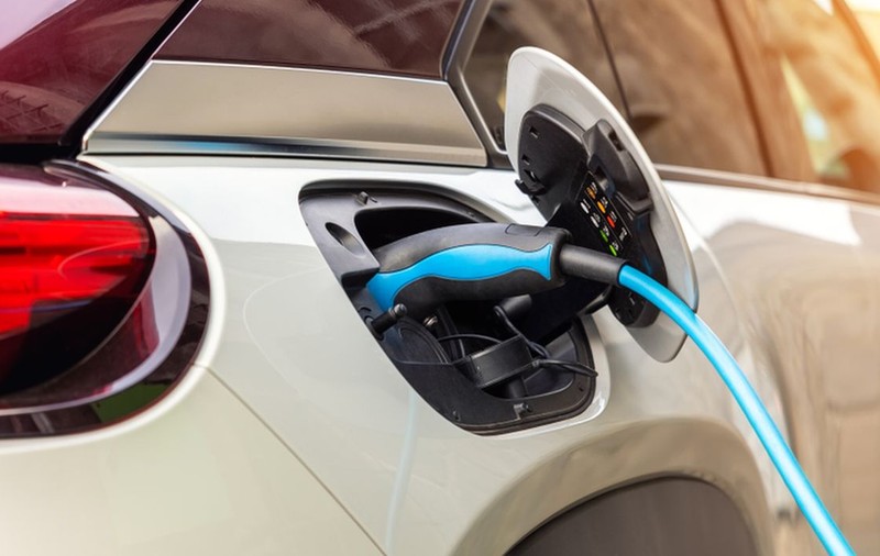 Eliminarea motoarelor termice riscă să afecteze grav industria auto europeană, avertizează CEO-ul BMW