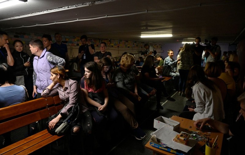 Situația adăposturilor antiaeriene din Kiev este „critică”, spun oficialii. Jumătate din cele verificate nu pot primi oameni