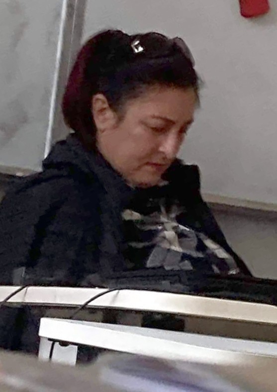 Profesoara de muzică Doina Amarandei, filmată de elevi în clasă