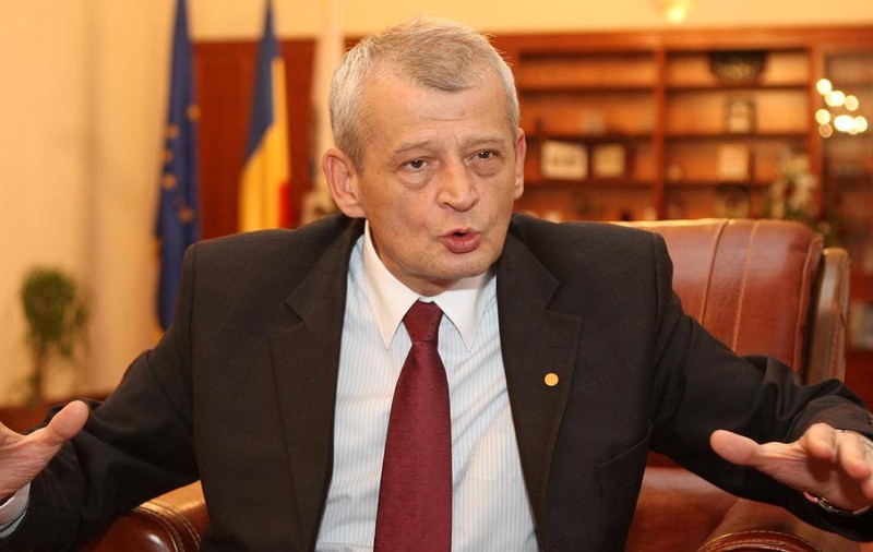 Oprescu ajunge pe mâna chirurgilor