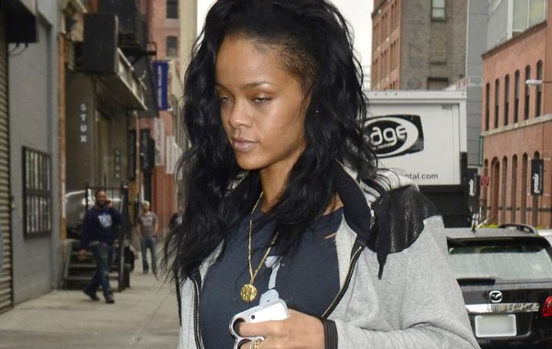 Uite cum arată Rihanna nemachiată și obosită | FOTO