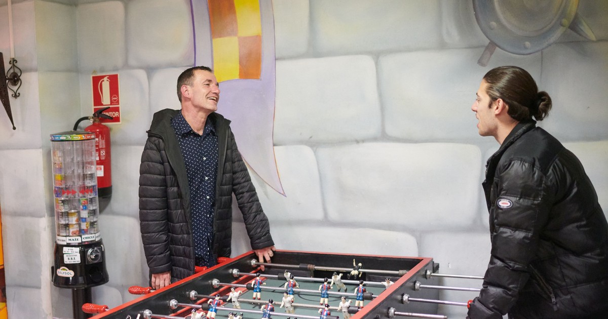 Mario și tatăl său la o scurtă partidă de fusbal la complexul de distracții al familei Sabou