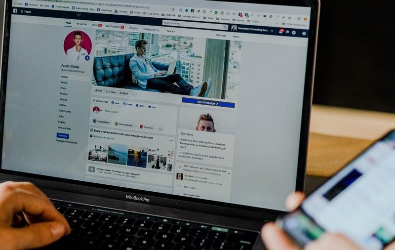 Poți fi dat afară pentru postările de pe Facebook? Ce spune legea