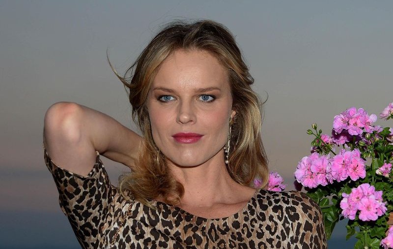 Frumoasa Eva Herzigova: "Votca este cel mai bun truc de înfrumuseţare"