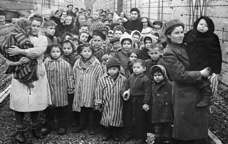 EXCLUSIV. Autoarea romanului „Tatuatorul de la Auschwitz”, despre războiul din Ucraina: „Mă înfurie că istoria se repetă și permitem unui om să facă atât de mult rău”