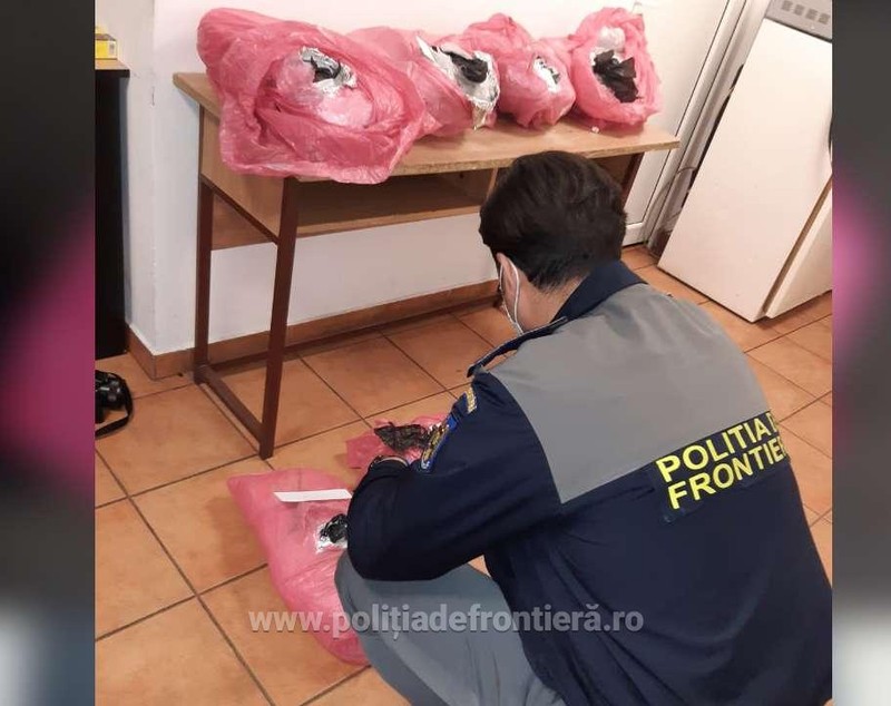 Peste 80 de kilograme de opiu, descoperite la Calafat, în TIR-ul unui turc. Drogurile valorează 1,5 milioane de euro