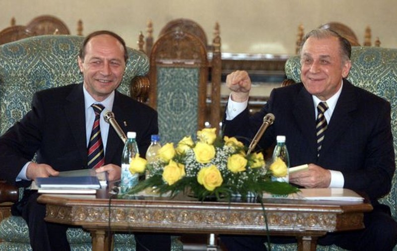 Află ce cadou i-a trimis Traian Băsescu lui Ion Iliescu de ziua lui!