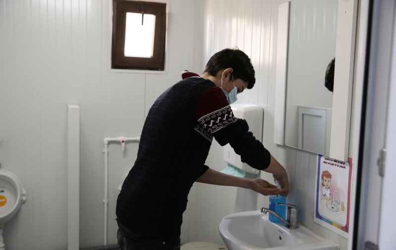 Mesajul unei activiste care a ajutat la construirea mai multor toalete în școlile sărace din țară pentru Sorin Cîmpeanu