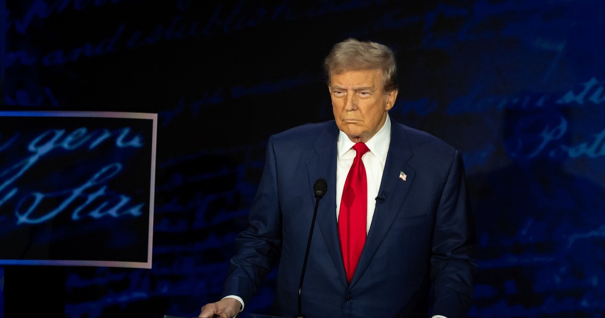 Donald Trump în timpul dezbaterii televizate din Philadelphia Foto: Hepta