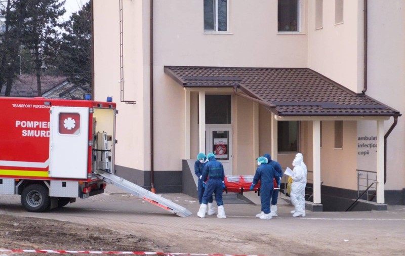 Jurnalistul Victor Ilie reia deciziile greșite de la spitalul din Suceava: „Combinezoane și ochelari de zugravi de la Dedeman”