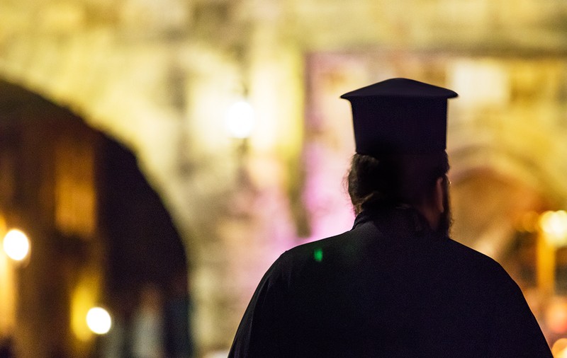 Diaconul unei parohii din Prahova, șantajat după ce și-a dezvăluit orientarea sexuală într-o discuție privată pe Facebook: „Stau aproape de Patriarhie”