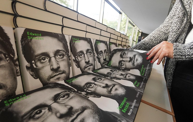 10 lucruri personale pe care le-am învățat citind autobiografia lui Edward Snowden﻿