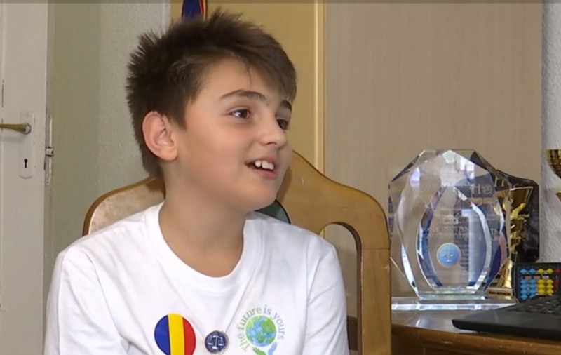 Povestea tânărului din Iași, părăsit de mamă, campion la matematică: „Fac calcule la viteza de 0.1 secunde”