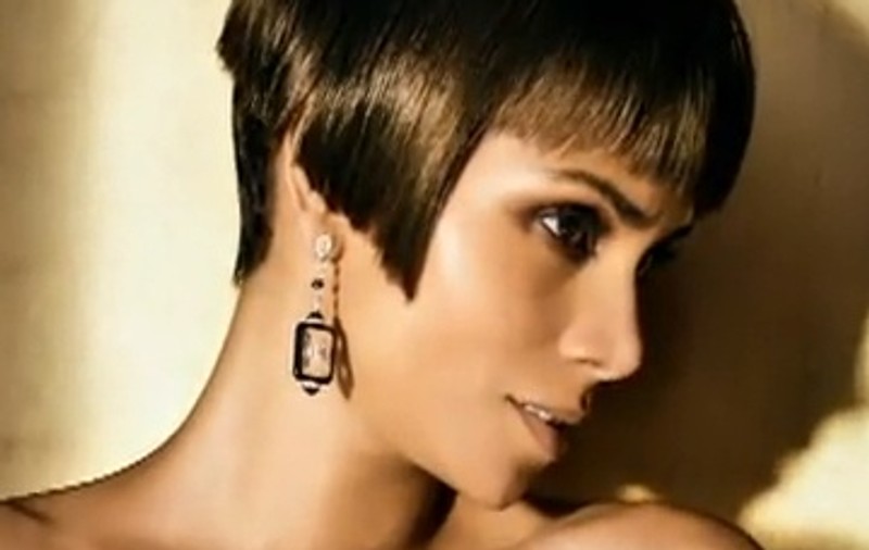 Foto | Halle Berry, de nerecunoscut în celebra revistă Vogue