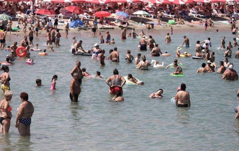 Un sejur la mare este cu 60% mai ieftin, până în 30 septembrie. Hotelierii români sunt supărați că începe școala