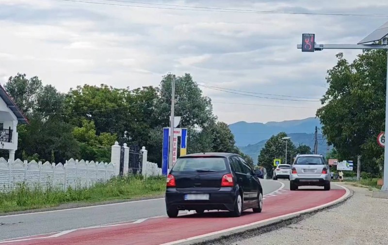 Ce sunt și cum funcționează noile insule de calmare a traficului montate pe drumuri: „Ține emoticonul pe verde”
