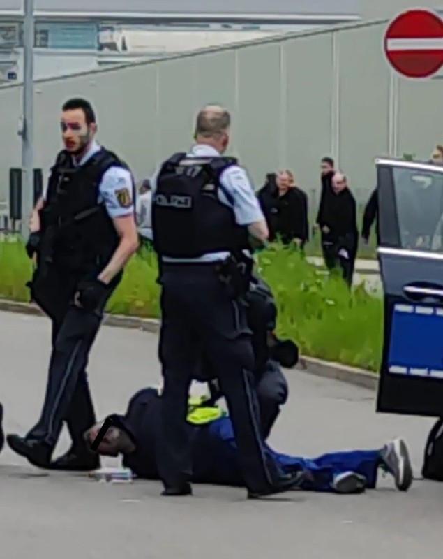 În atacul armat de la fabrica Mercedes din Germania un angajat kurd a ucis doi colegi turci. Ambele victime aveau 44 de ani