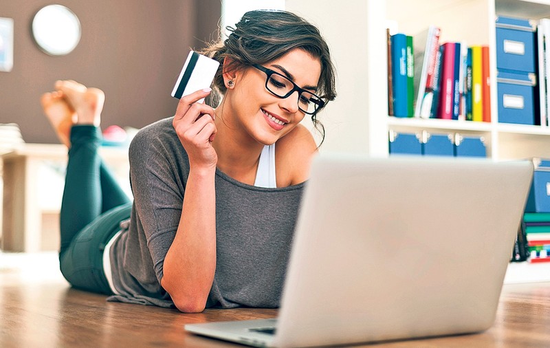 Comerțul virtual produce bani reali! De câți bani ai nevoie să-ți deschizi un magazin online