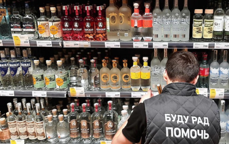 Rușii sunt supărați pe Vladimir Putin, după ce prețul vodcii a crescut din nou de la 1 ianuarie: „Nu ne lua plăcerea pentru a acoperi cheltuielile de război”