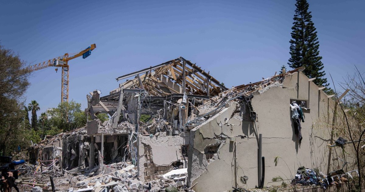 Clădiri distruse în urma atacului cu rachete al Iranului asupra Tel Aviv, Israel, pe 22 iunie 2025