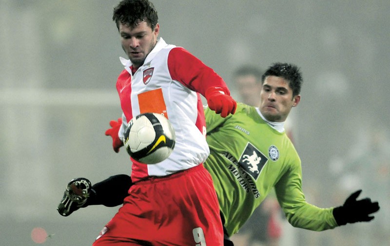 Luptă aprigă pentru titularizare la Dinamo