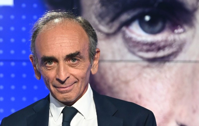 Ascensiunea lui Eric Zemmour, un publicist condamnat pentru incitare la ură, tulbură cursa pentru prezidențialele din Franța