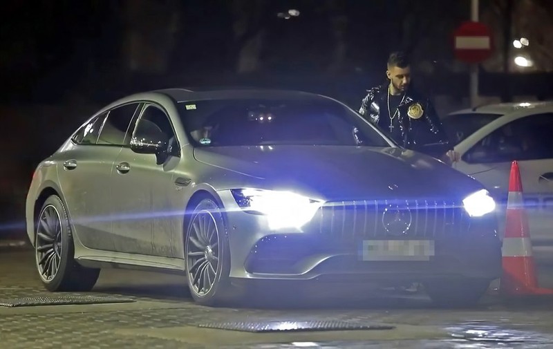 Antonio Goleac, fotografiat când urcă la volanul boldului de 150.000 de euro