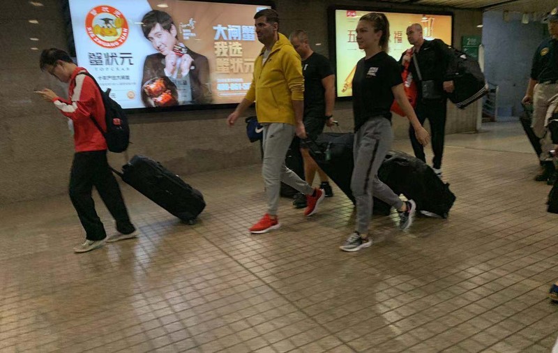 VIDEO | Simona Halep a ajuns la Beijing. Susține proiectul ”Joacă pentru Viață”