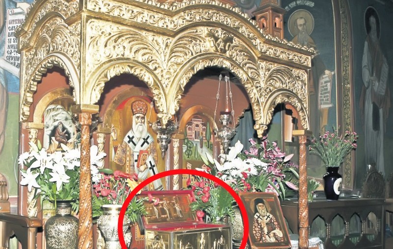 Moaşte furate de un viitor popă