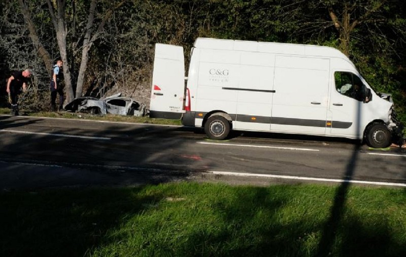 Curierul român judecat pentru că o șoferiță și fiica ei de 12 ani au murit carbonizate în mașină, condamnat cu suspendare, în Franța
