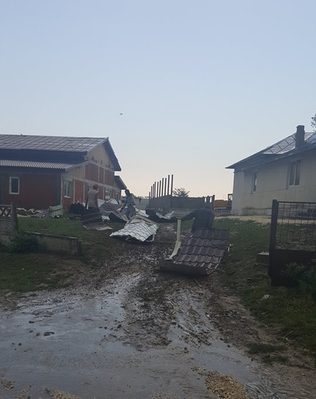Furtună în Constanța, după caniculă. Mai multe localități din sudul județului, afectate de ploile torențiale