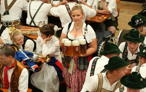 Prețuri uriașe la Oktoberfest 2026: Cât a ajuns să coste un litru de bere