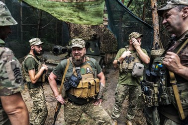 DONETSK OBLAST, UKRAINE - JULY 25: Ukrainian soldiers wait for combat order near the 2C3 tank at their fighting position in Donetsk Oblast, Ukraine on July 25, 2024. Jose Colon / Anadolu/ABACAPRESS.COM