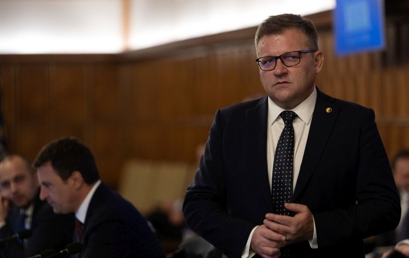 Ministrul Budăi, prima reacție după ce mai mulți colegi de partid au povestit cum a sunat noaptea o deputată PSD, care l-a confruntat apoi, împreună cu soțul: „Este neadevărat și fals. Nu există să nu respect femeile”
