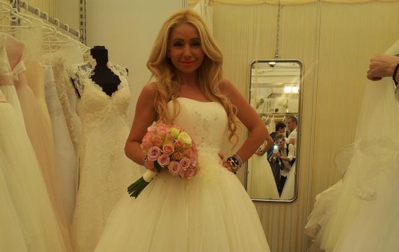 Sonia Trifan, ÎN LACRIMI în timp ce proba rochii de mireasă! Vezi când va avea nunta! FOTO