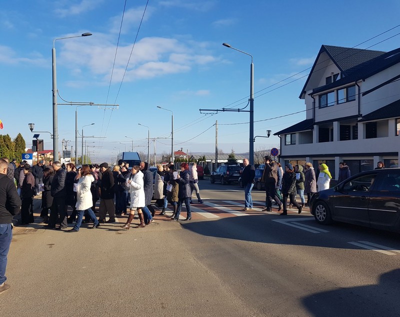 Angajații Protecției Copilului Vaslui au blocat activitatea nemulțumiți că nu și-au primit salariile. Pentru scurt timp, ei au blocat și DN24| FOTO&VIDEO